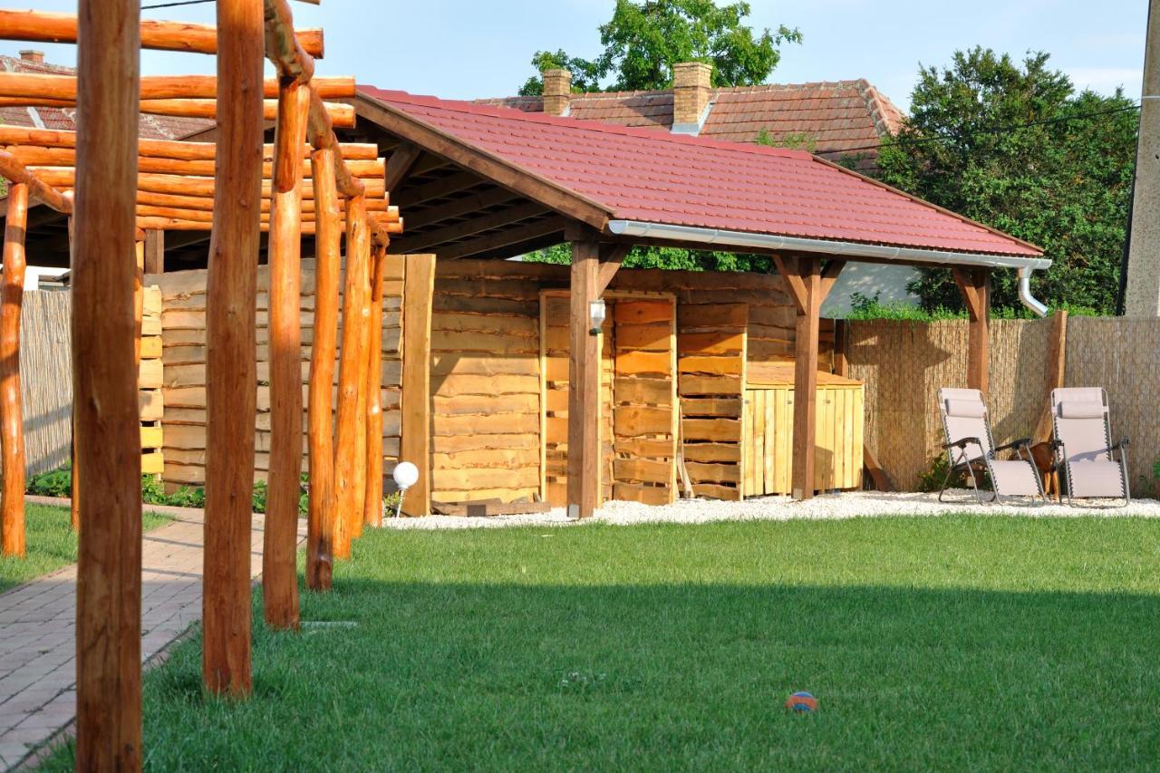 Tisza Topic Poroszló Екстериор снимка